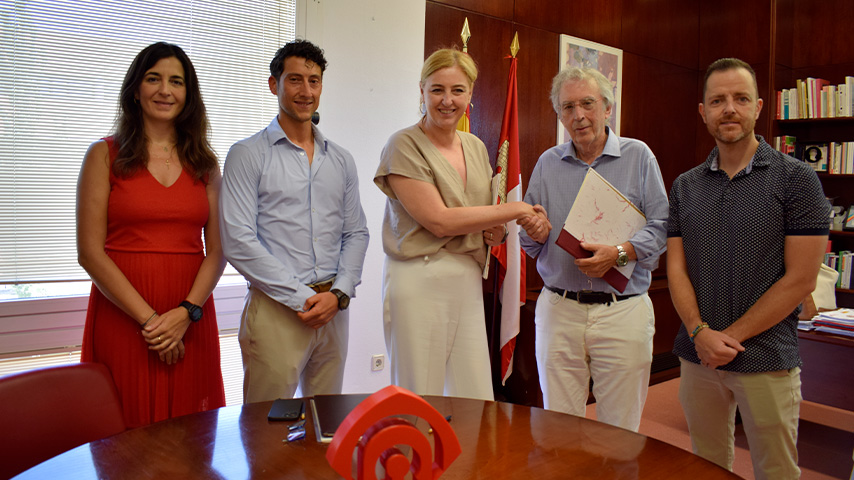 Planta agroalimentaria de Castilla-La Mancha con personal técnico